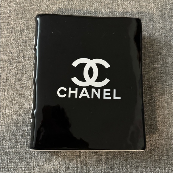 CHANEL Glossy Black Ceramic Flower Vase - Picture 3 of 10